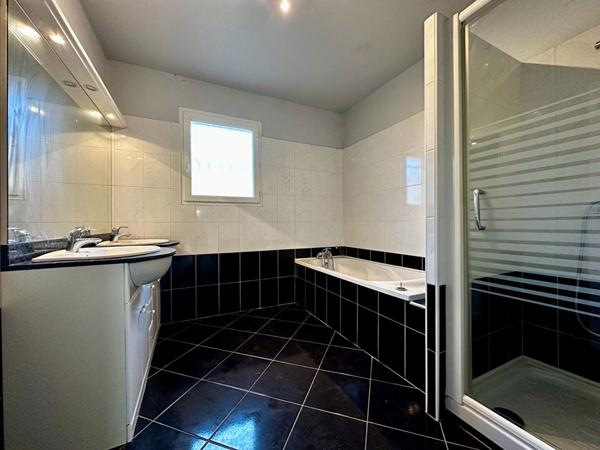 Plain-pied lumineux à Juillan, 4 chambres, double garage