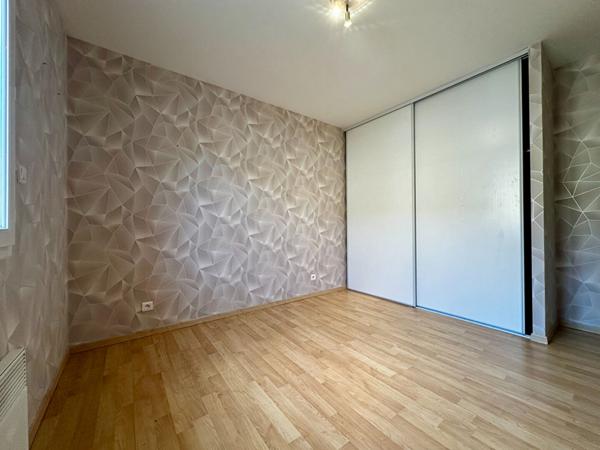 Plain-pied lumineux à Juillan, 4 chambres, double garage