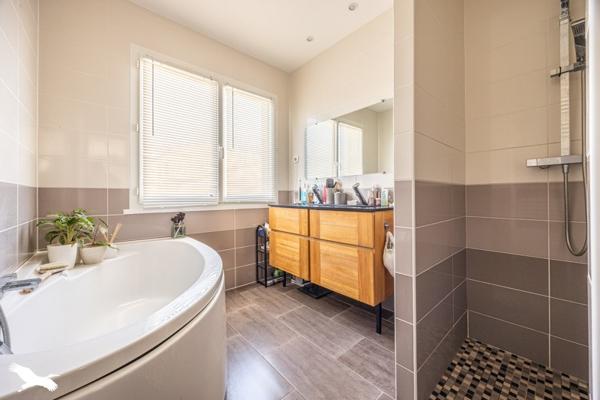 Maison à vendre |  Angoulins |  7 pièces | 144 m²