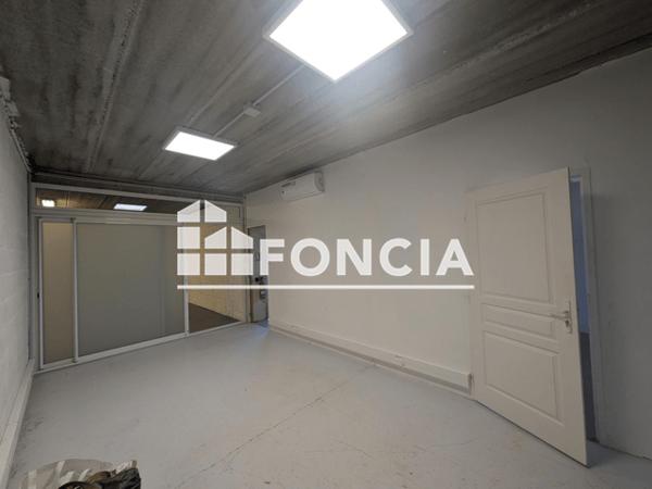 Location Local commercial 11 pièces 291.44 m² - 50 IMPASSE TROIS POINTES Saint Gely Du Fesc 34980