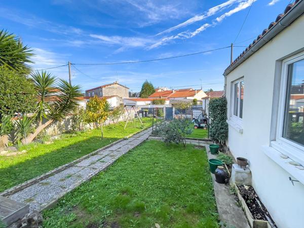 Maison 3 chambres avec jardin, terrasse, cave et grand garage,  
La rochelle 17000