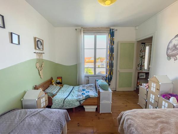 Maison 3 chambres avec jardin, terrasse, cave et grand garage,  
La rochelle 17000