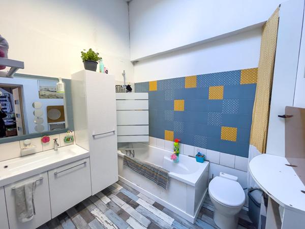 Maison 3 chambres avec jardin, terrasse, cave et grand garage,  
La rochelle 17000