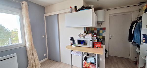 Bourg En Bresse proche gare et commerces  appartement  T1 de  15 m2 ENVIRON + cave de 5 m2