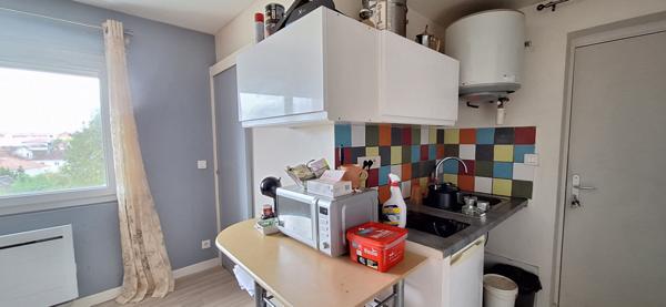 Bourg En Bresse proche gare et commerces  appartement  T1 de  15 m2 ENVIRON + cave de 5 m2