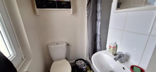 Bourg En Bresse proche gare et commerces  appartement  T1 de  15 m2 ENVIRON + cave de 5 m2