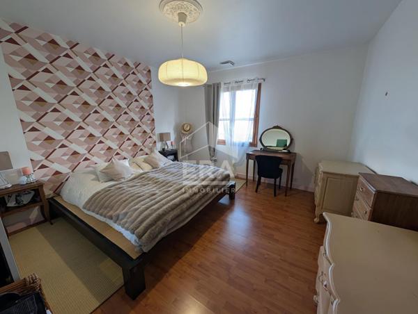 Maison à vendre spacieuse à Montpon-Ménestérol en Dordogne- 4 chambres et jardin