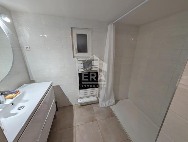 Maison à vendre spacieuse à Montpon-Ménestérol en Dordogne- 4 chambres et jardin