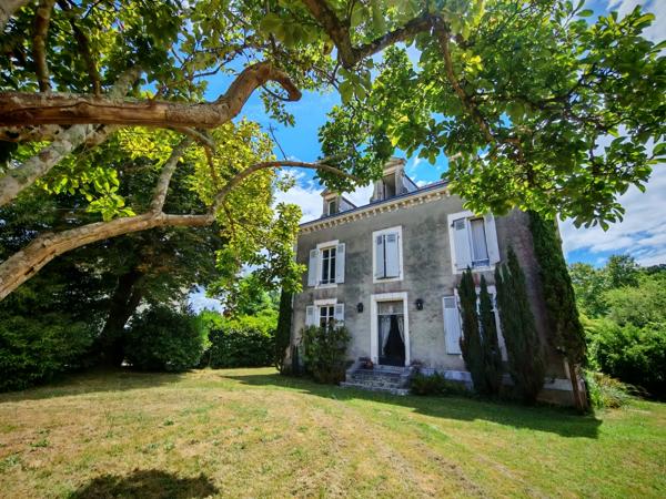 Maison  de maitre Pouillon  376 m2 Centre Village