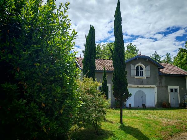 Maison  de maitre Pouillon  376 m2 Centre Village