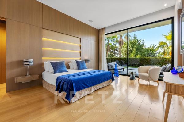 Villa unique à Cannes, 1 130 m² avec vue mer panoramique