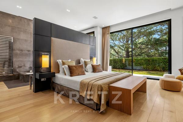 Villa unique à Cannes, 1 130 m² avec vue mer panoramique
