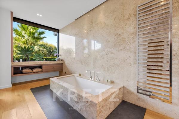 Villa unique à Cannes, 1 130 m² avec vue mer panoramique