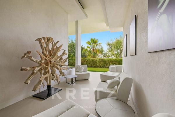 Villa unique à Cannes, 1 130 m² avec vue mer panoramique
