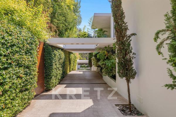 Villa unique à Cannes, 1 130 m² avec vue mer panoramique
