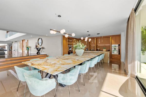 Villa unique à Cannes, 1 130 m² avec vue mer panoramique