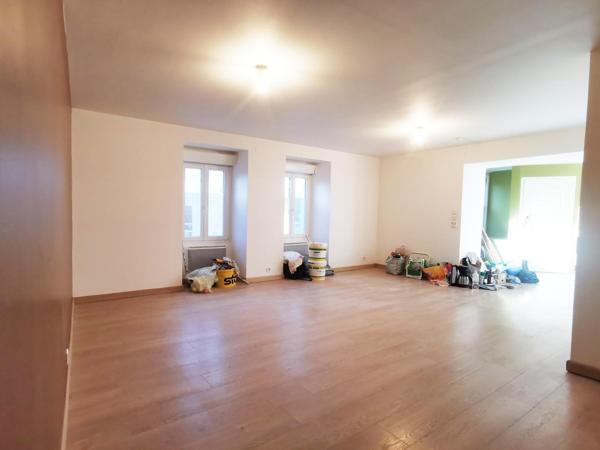 appartement T3 en Duplex + Bar/restaurant. Rapport locatif 25 020 € par an
