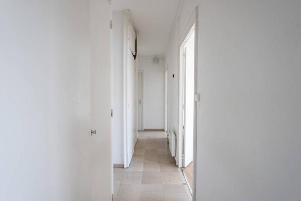 A VENDRE BORDEAUX SAINT-SEURIN APPARTEMENT DEUX OU TROIS PIECES AVEC ASCENSEUR GARDIEN CAVE ET LOCAL VELO