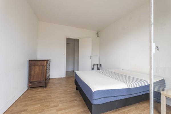 A VENDRE BORDEAUX SAINT-SEURIN APPARTEMENT DEUX OU TROIS PIECES AVEC ASCENSEUR GARDIEN CAVE ET LOCAL VELO