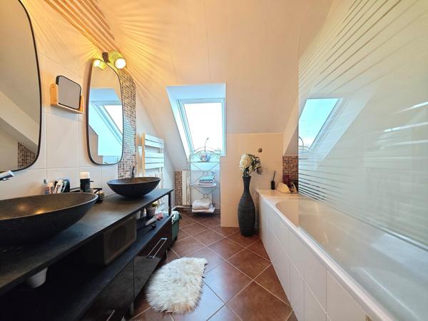 Maison à PLOEREN, 56880 - 8 pièces 162m²