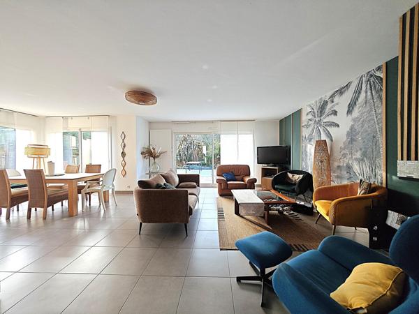 Maison à PLOEREN, 56880 - 8 pièces 162m²