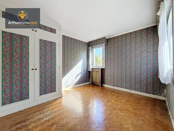 Vente                                                      Appartement
                        
                     5 pièces                      92 m2                     à Eaubonne