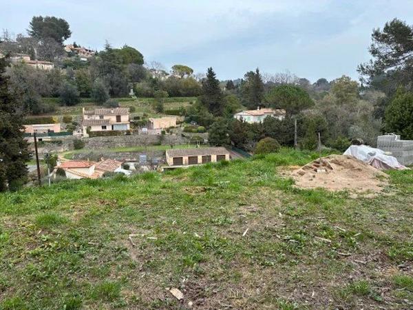 Vente Terrain 1135 m2 à Mougins