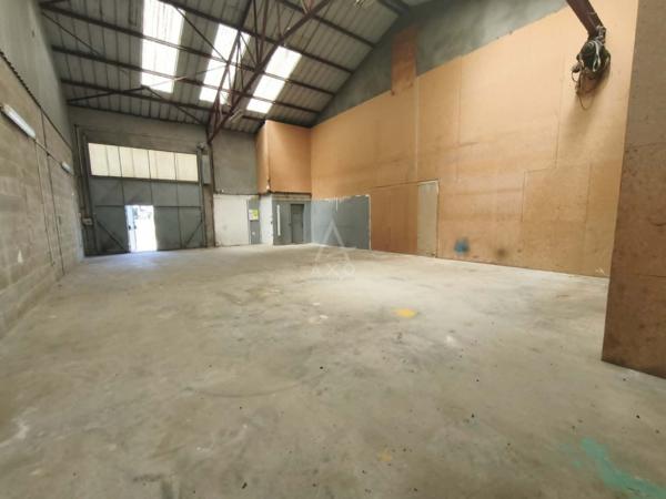 GILLY-SUR-ISÈRE (73200) – Entrepôt / Garage de 142 m² – Accès poids lourds