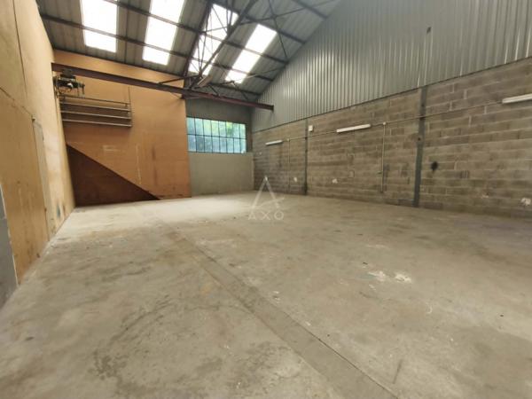 GILLY-SUR-ISÈRE (73200) – Entrepôt / Garage de 142 m² – Accès poids lourds
