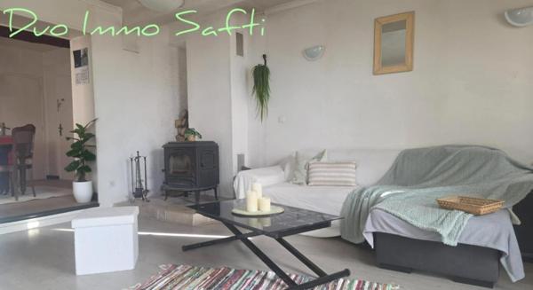 Maison 4 pièces avec véranda, caves, garage et stationnement.