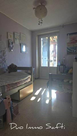 Maison 4 pièces avec véranda, caves, garage et stationnement.