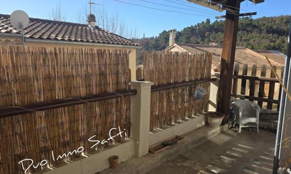 Maison 4 pièces avec véranda, caves, garage et stationnement.