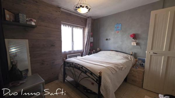 Maison 4 pièces avec véranda, caves, garage et stationnement.