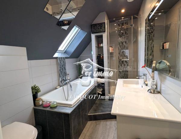 Vente immobilière : Maison à Halluin  5 pièces 140 m² 415 000 €- Jacquot Immobilier.