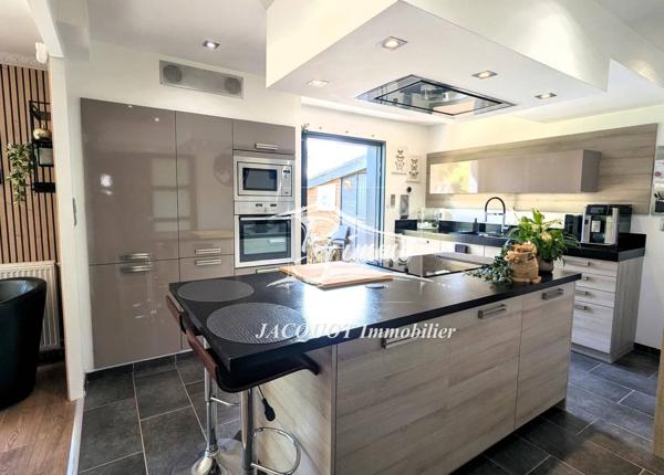 Vente immobilière : Maison à Halluin  5 pièces 140 m² 415 000 €- Jacquot Immobilier.