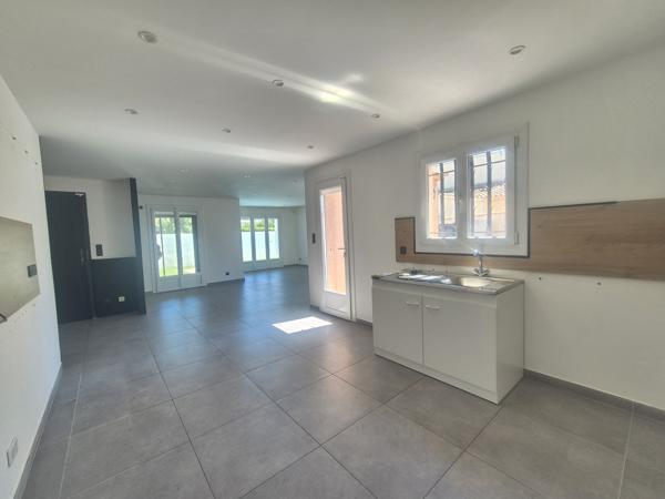 Maison de plain pied avec piscine- Secteur Bolmon