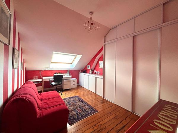 Magnifique Appartement de type Haussmannien 170 m2, garage et parking en plein centre!