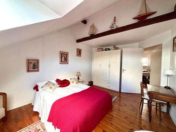 Magnifique Appartement de type Haussmannien 170 m2, garage et parking en plein centre!