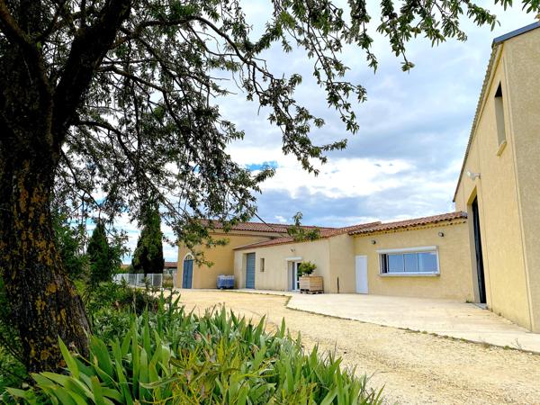 Uzès-Avignon, Medaille d'Or Cotes du Rhone. Propriété, Domaine viticole, dimension familiale, 12 ha AOP, villa Uzès (30700)