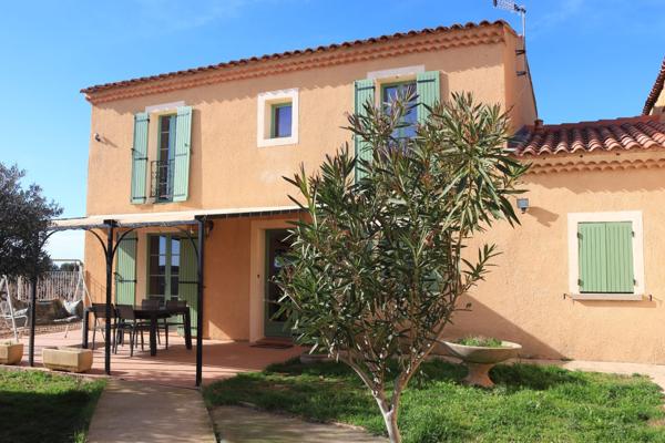 Uzès-Avignon, Medaille d'Or Cotes du Rhone. Propriété, Domaine viticole, dimension familiale, 12 ha AOP, villa Uzès (30700)