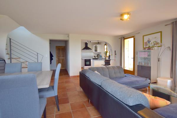 Uzès-Avignon, Medaille d'Or Cotes du Rhone. Propriété, Domaine viticole, dimension familiale, 12 ha AOP, villa Uzès (30700)