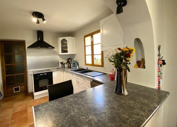 Uzès-Avignon, Medaille d'Or Cotes du Rhone. Propriété, Domaine viticole, dimension familiale, 12 ha AOP, villa Uzès (30700)