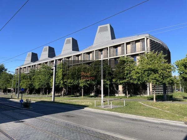 Bureau de 3743 m² à louer à Bordeaux Bassins A Flot