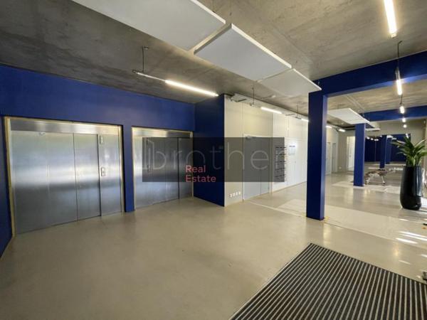 Bureau de 3743 m² à louer à Bordeaux Bassins A Flot