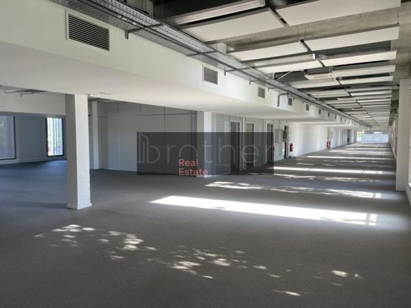 Bureau de 3743 m² à louer à Bordeaux Bassins A Flot