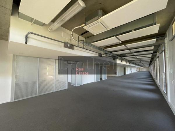 Bureau de 3743 m² à louer à Bordeaux Bassins A Flot