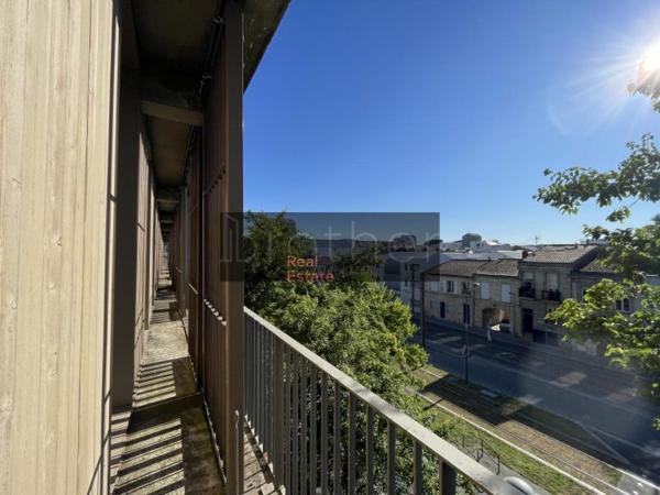 Bureau de 3743 m² à louer à Bordeaux Bassins A Flot