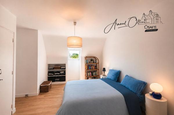 Entre bourg et plages, une maison rénovée où l’on se sent immédiatement en vacances.