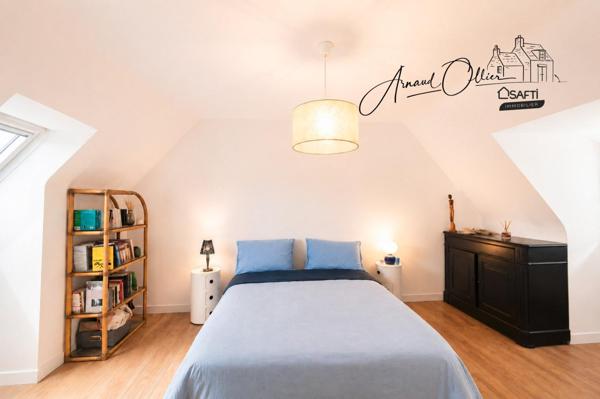 Entre bourg et plages, une maison rénovée où l’on se sent immédiatement en vacances.
