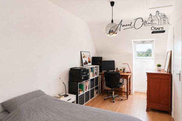 Entre bourg et plages, une maison rénovée où l’on se sent immédiatement en vacances.